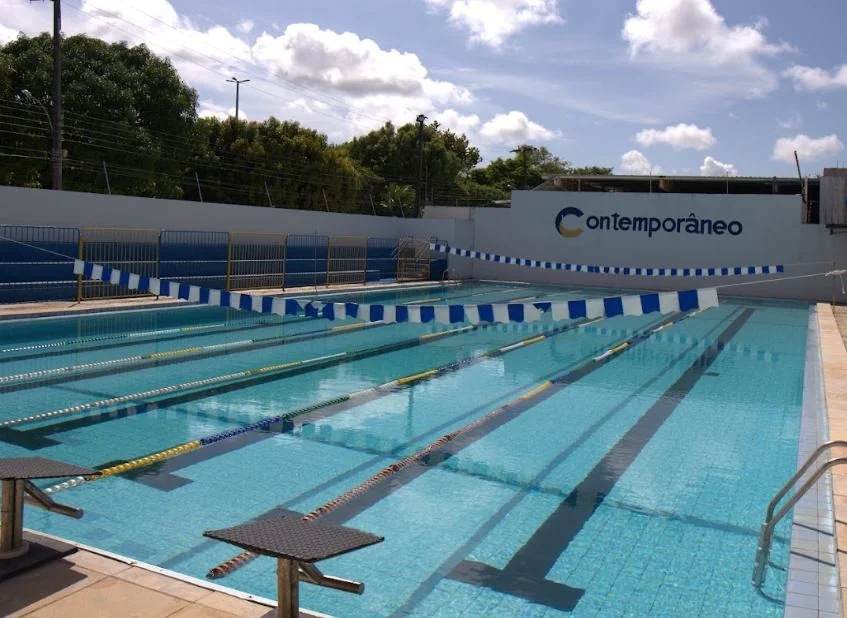 Piscina do Contemporâneo com raias demarcadas